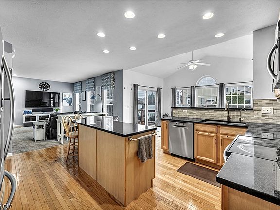 3rd image of 37567 Stoney Lake Dr