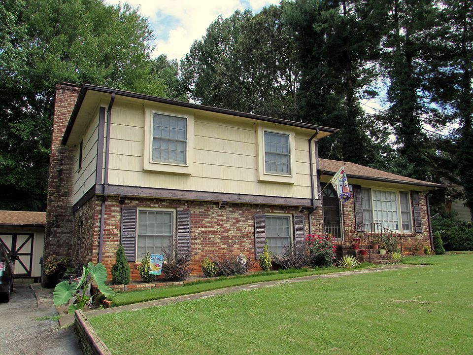 1st image of 226 Singing Woods Ln