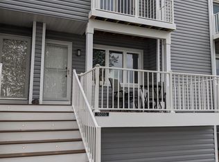 1601 Wayzata Blvd W #G, Long Lake, MN 55356