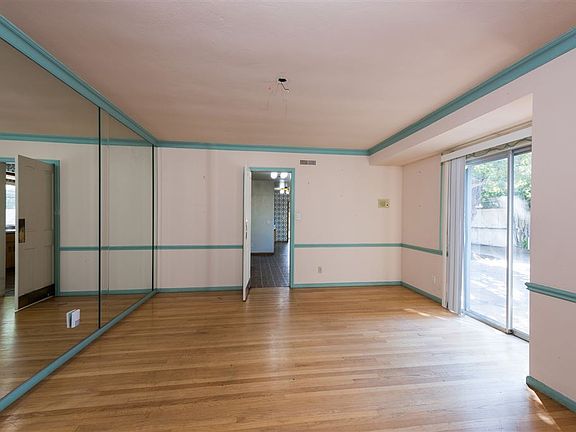 4th image of 6435 Avenida Cresta