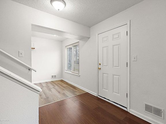 4th image of 219 Ashland St