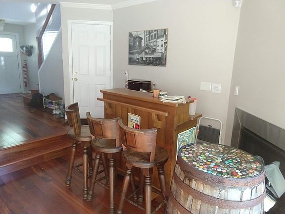 5th image of 109 Woodside Ave
