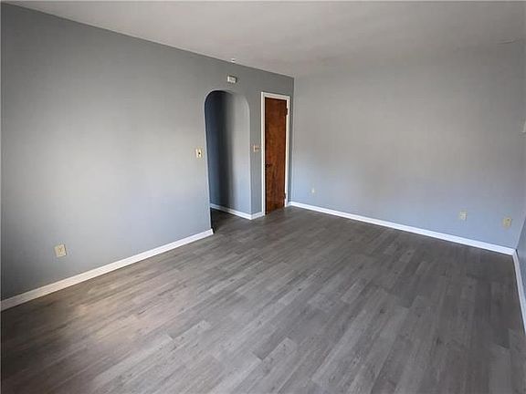 5th image of 2180 Washington Ave #2
