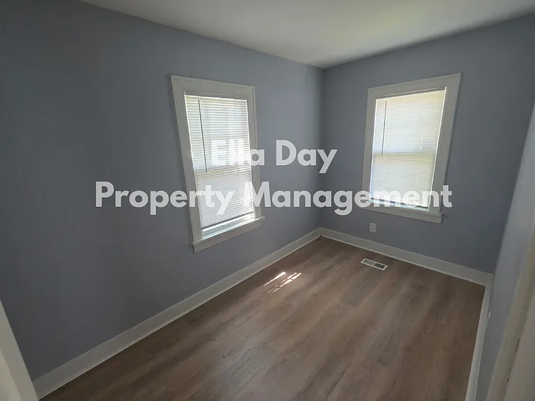 1002 S Topeka Ave — Photo 6
