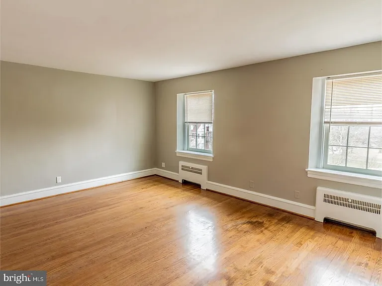 709 N Broom St — Photo 8