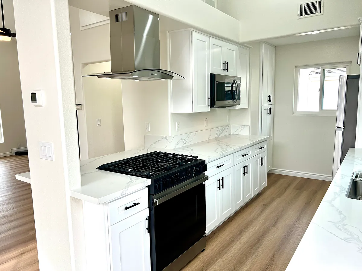 Building Photo - 26221 Via California #B