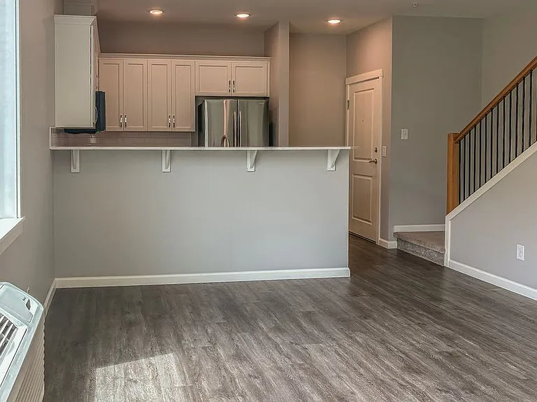 7100 N Greenwich Ave — Photo 9
