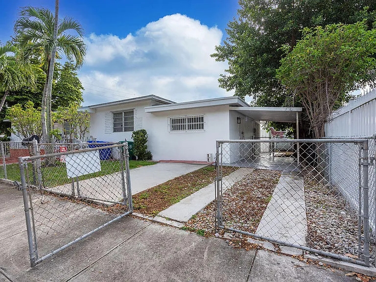 321 NW 21st Ave #H — Photo 2