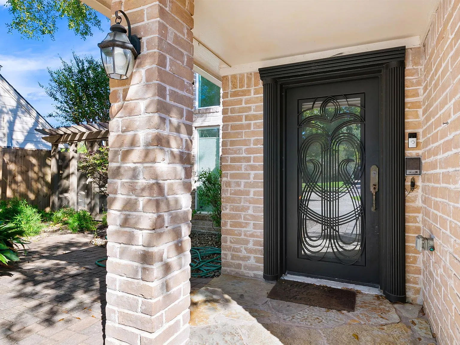 4 bed, 3.0 bath, 2574 sqft, $3,400 — Photo 3