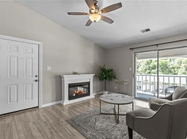 1239 Creve Coeur Crossing Ln APT K, Chesterfield, MO 63017