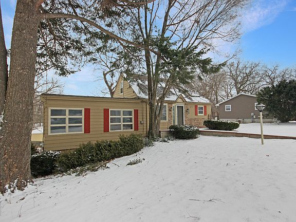 3rd image of 2733 Locust St