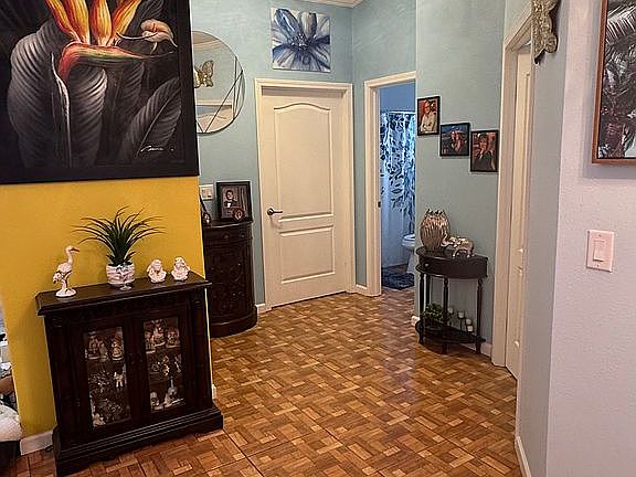 5th image of 2261 Mariposa Ave