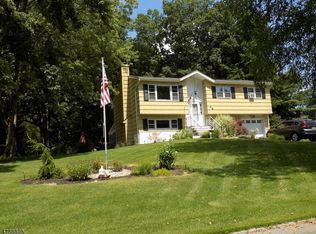 39 Mary Ann Rd, Oak Ridge, NJ 07438