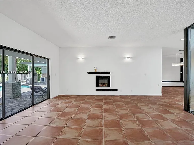 16610 Royal Poinciana Ct #16610 — Photo 25