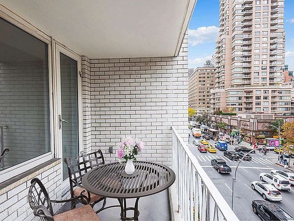 4th image of 1160 3rd Ave APT 5J
