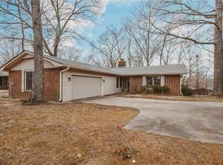 1 Basore Cir, Bella Vista, AR 72715
