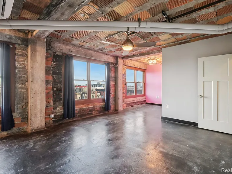 2915 John R St #502 — Photo 10