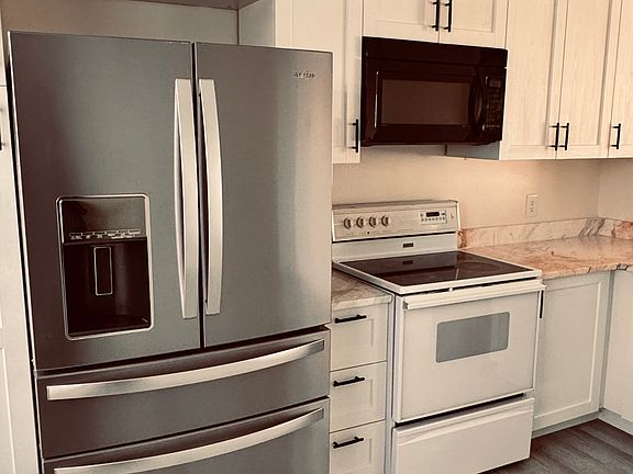4th image of 104 Heritage Commons Dr