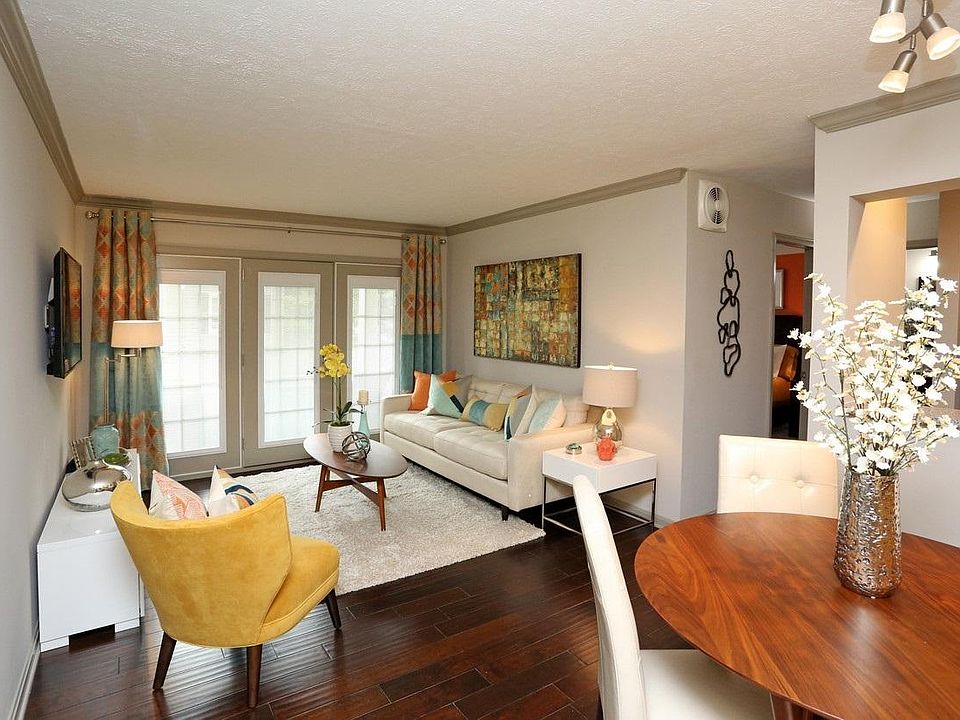 2nd image of 1039 Everett Ave APT 34