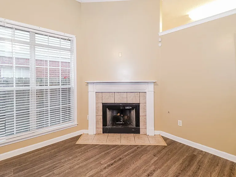 8691 Overcup Oaks Dr — Photo 4