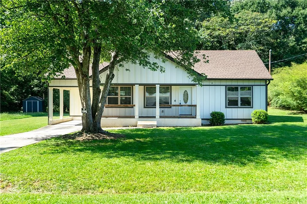 3 bed, 2.0 bath, 1850 sqft, $2,200 — Photo 1