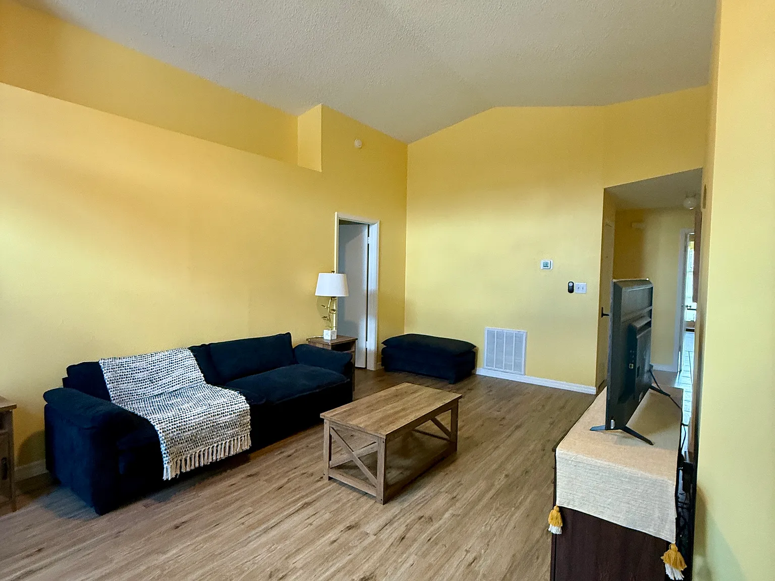 2 bed, 1330 sqft, $3,200 — Photo 2