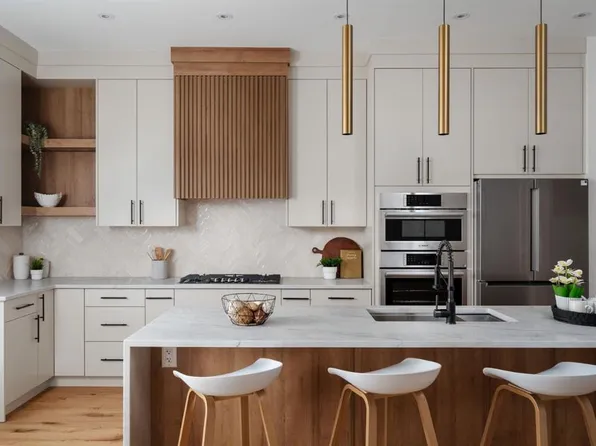 2229 E 36th St SW, Calgary, AB T3E 2Y9