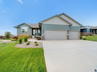 2413 E Stewart Ln, Brandon, SD 57005