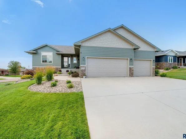 2413 E Stewart Ln, Brandon, SD 57005