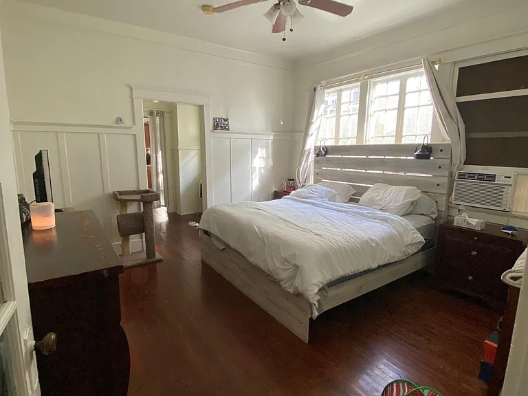 1822 Broadway St — Photo 8
