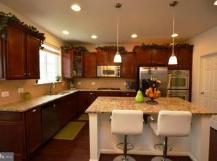 42218 Dean Chapel Sq, Chantilly, VA 20152