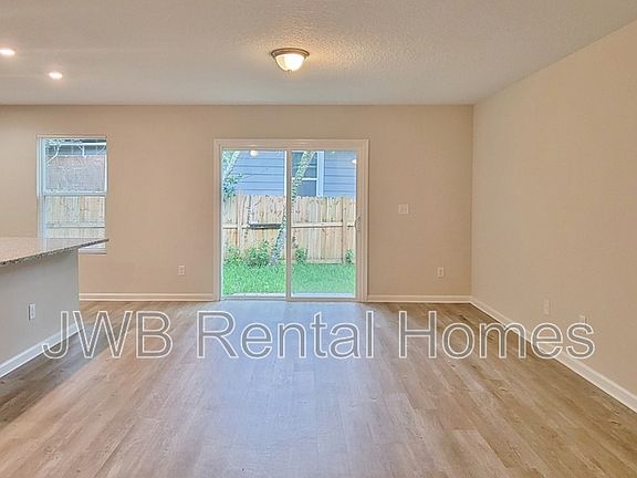 5th image of 553 E 61st St