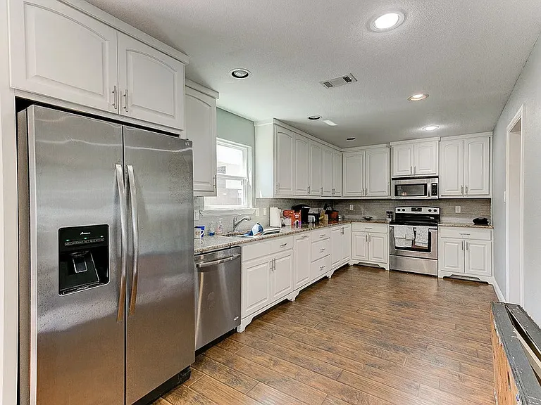 2313 W Devitt St — Photo 8