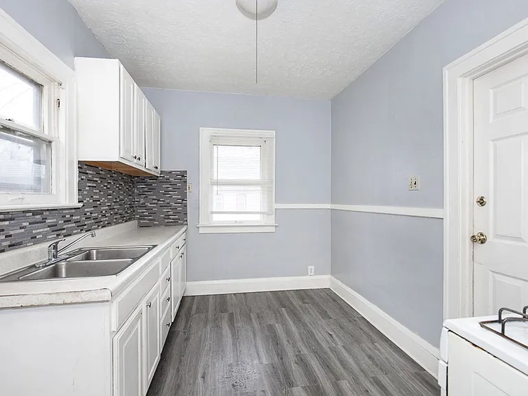 2827 Avondale Ave — Photo 6