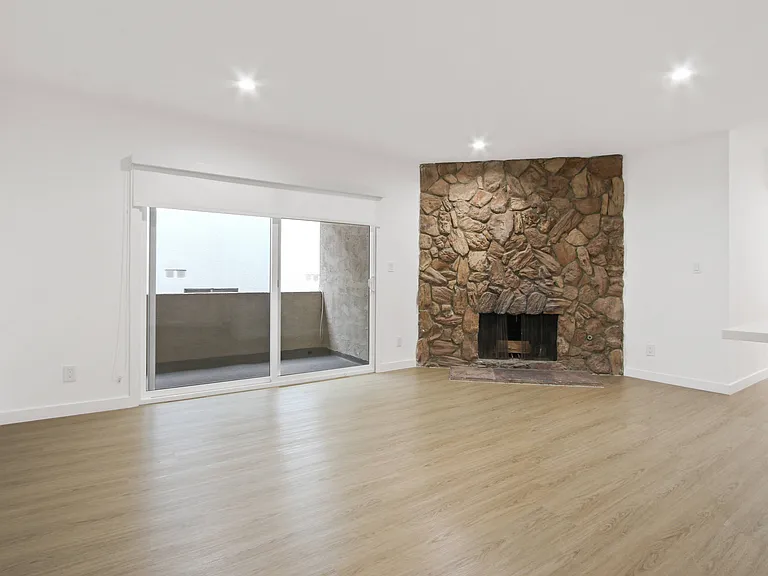 12707 Mitchell Ave — Photo 8