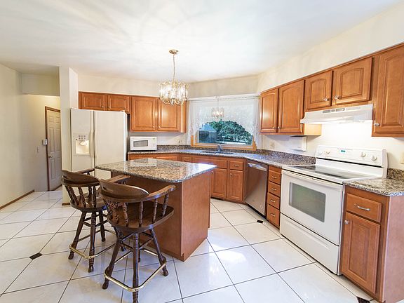 3rd image of 23170 Baypoint Dr