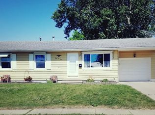805 Owen St NW, Cedar Rapids, IA 52405