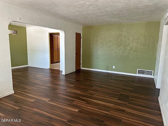 5th image of 913 Ash Ln