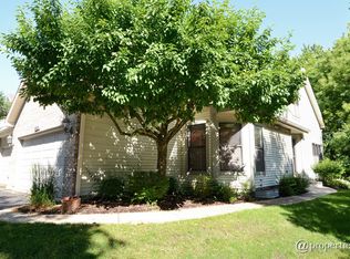 460 W Auburn Woods Ct, Palatine, IL 60067