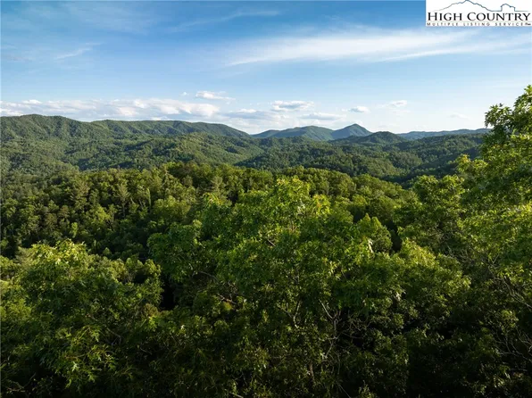 5 Reynolds Parkway, Ferguson, NC 28724