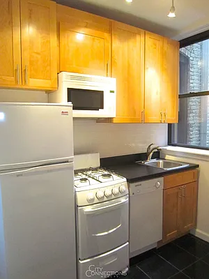 Rented by City Connections Realty | media 32