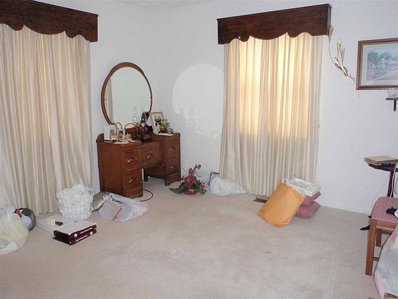 5th image of 1806 Hugh Dr