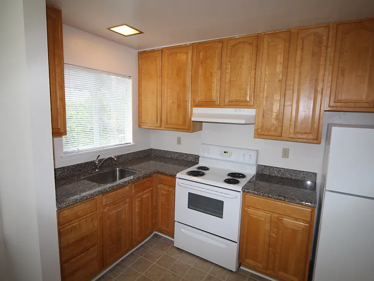1906 Ocean Ave #8 — Photo 11
