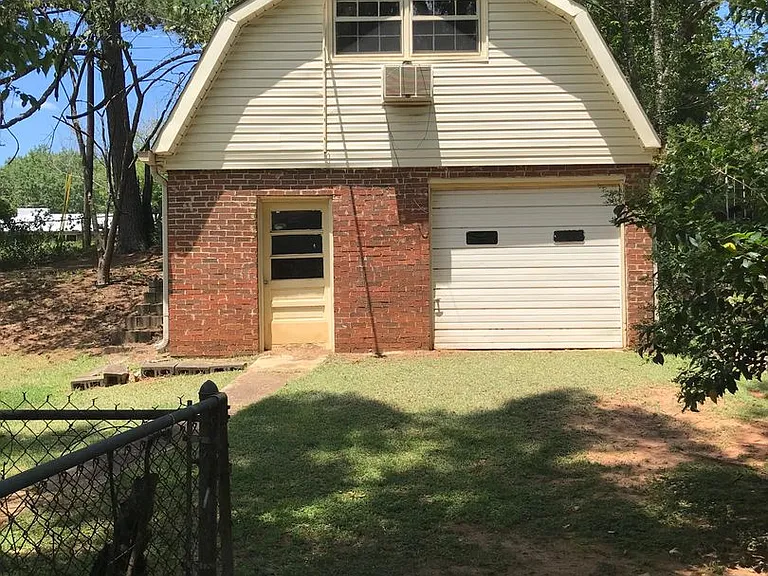 946 Boswell Dr — Photo 18