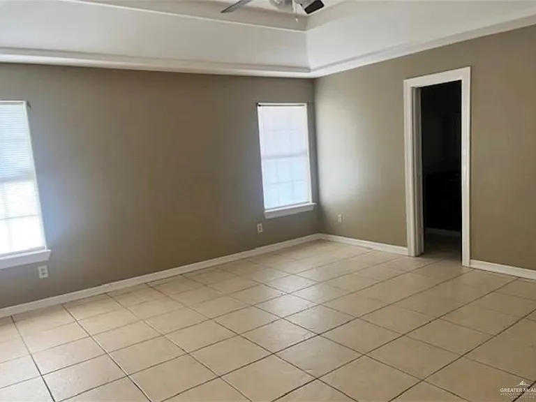 1305 Zarate St — Photo 4
