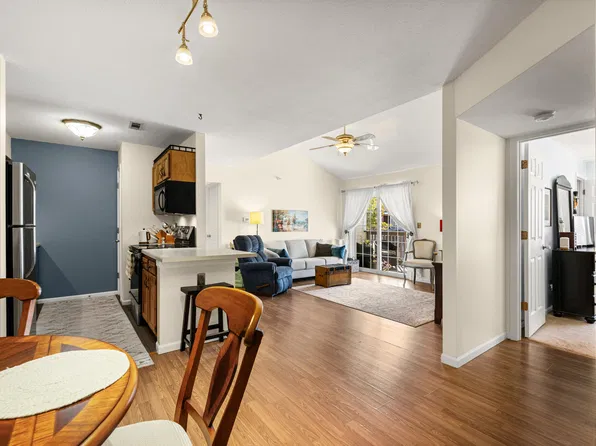 29 N Cedar Lake Dr W APT 302, Columbia, MO 65203