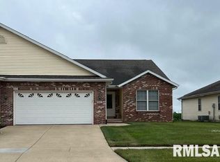 610 Heathrow Ln, Rochester, IL 62563