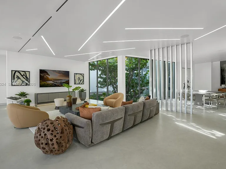 501 Palm Dr — Photo 18