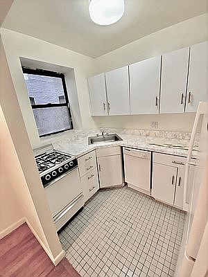 4th image of 506 Amsterdam Ave APT 1A