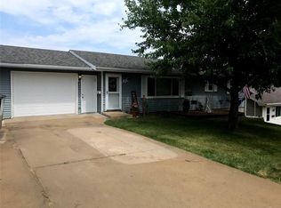 10 Union St, Pella, IA 50219